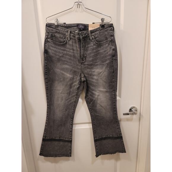 NYDJ Fiona Slim Flare Jeans with Fray Hem in Nobelle - Picture 2 of 8